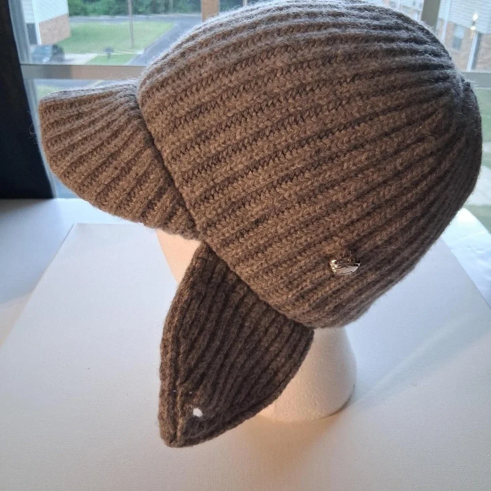 Womens 100% wool MK Michael Kors sweater beanie with brim